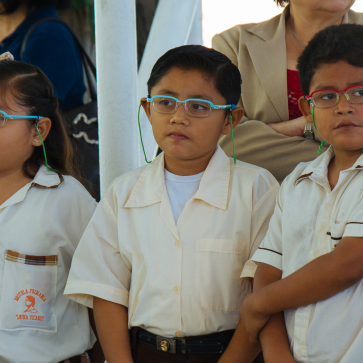 Entrega de lentes - Programa Ver bien, para aprender mejor
